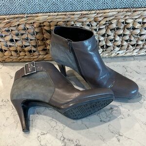 Naturalizer N5 Contour Grey Leather Heeled Boot - 9.5